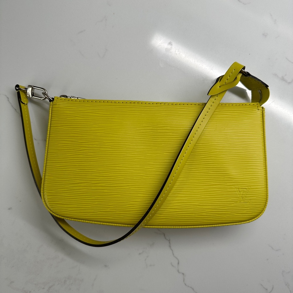 Genuine Louis Vuitton Epi Pochette in Pistachio (Pistach)